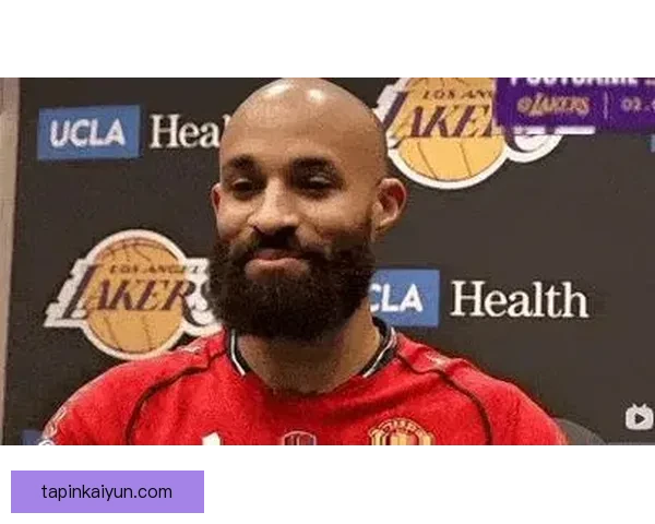 英超转会流言频频出现，俱乐部动态备受关注